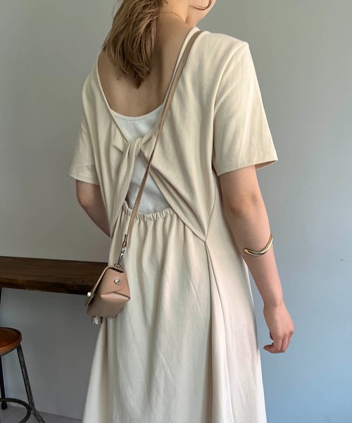 CAPRICIEUX LE'MAGE（カプリシューレマージュ）の「バックオープンＴワンピース（ワンピース・レディース・ブラック/モカ/ホワイト系その他・FREE）」の2枚目の写真