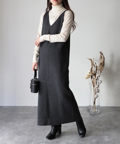 Riberry（リベリー）の「深Vネックニットワンピース（ワンピース・レディース・チャコールグレー/杢グレー/ベージュ・MEDIUM）」の13枚目の写真