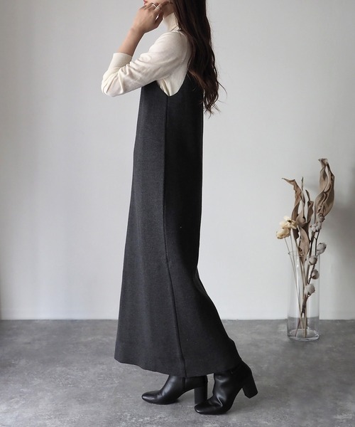 Riberry（リベリー）の「深Vネックニットワンピース（ワンピース・レディース・チャコールグレー/杢グレー/ベージュ・MEDIUM）」の4枚目の写真