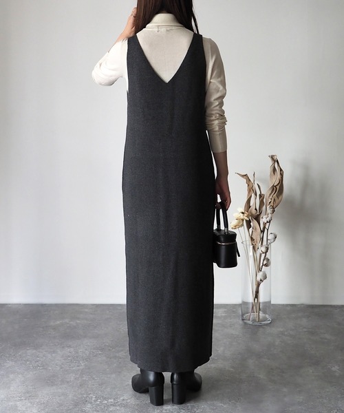 Riberry（リベリー）の「深Vネックニットワンピース（ワンピース・レディース・チャコールグレー/杢グレー/ベージュ・MEDIUM）」の11枚目の写真