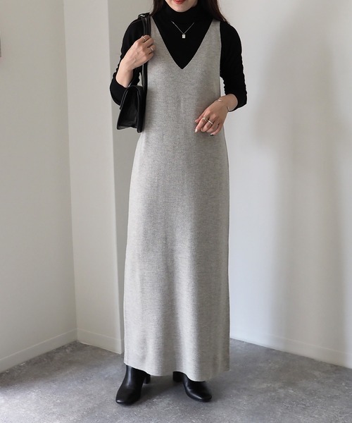Riberry（リベリー）の「深Vネックニットワンピース（ワンピース・レディース・チャコールグレー/杢グレー/ベージュ・MEDIUM）」の16枚目の写真