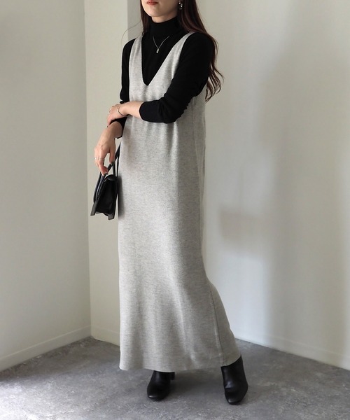 Riberry（リベリー）の「深Vネックニットワンピース（ワンピース・レディース・チャコールグレー/杢グレー/ベージュ・MEDIUM）」の14枚目の写真