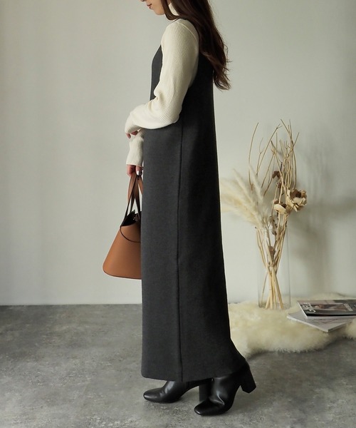 Riberry（リベリー）の「深Vネックニットワンピース（ワンピース・レディース・チャコールグレー/杢グレー/ベージュ・MEDIUM）」の21枚目の写真