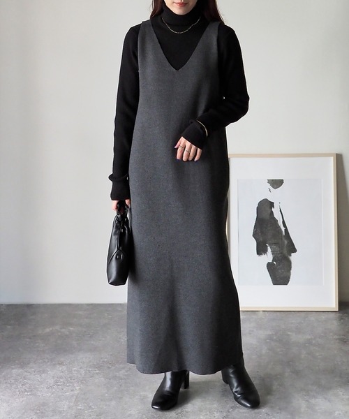 Riberry（リベリー）の「深Vネックニットワンピース（ワンピース・レディース・チャコールグレー/杢グレー/ベージュ・MEDIUM）」の17枚目の写真