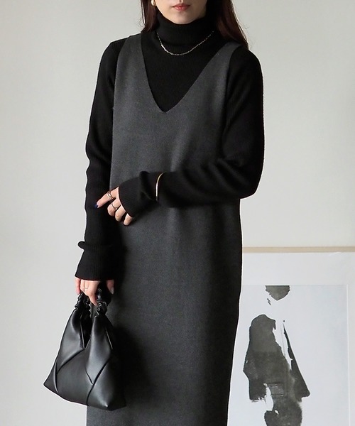 Riberry（リベリー）の「深Vネックニットワンピース（ワンピース・レディース・チャコールグレー/杢グレー/ベージュ・MEDIUM）」の18枚目の写真