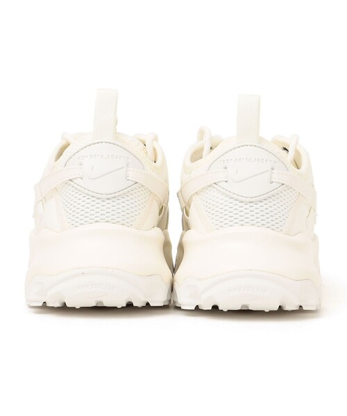 NIKE（ナイキ）の「NIKE:TC 7900（スニーカー・レディース・ライトホワイト・35/50/40/45/30）」の4枚目の写真