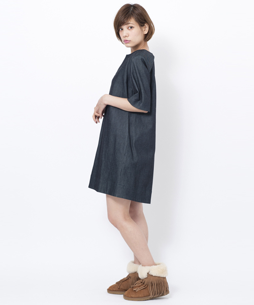 MILKFED.（ミルクフェド）の「PLEATED BACK DRESS（ワンピース・レディース・オリーブ/インディゴブルー・MEDIUM/SMALL）」の8枚目の写真