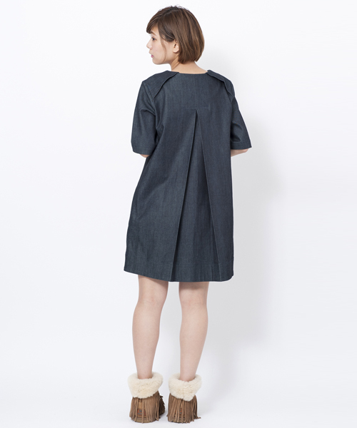 MILKFED.（ミルクフェド）の「PLEATED BACK DRESS（ワンピース・レディース・オリーブ/インディゴブルー・MEDIUM/SMALL）」の9枚目の写真