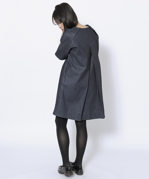 MILKFED.（ミルクフェド）の「PLEATED BACK DRESS（ワンピース・レディース・オリーブ/インディゴブルー・MEDIUM/SMALL）」の4枚目の写真