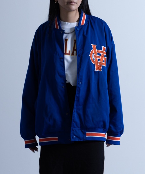 NYLAUS（ナイラス）の「メモリー 裏タフタ ロゴ刺繍 ルーズスタジャン（スタジャン・メンズ・ホワイト/ブラック/ブルー/グリーン・L/LL/M）」の4枚目の写真