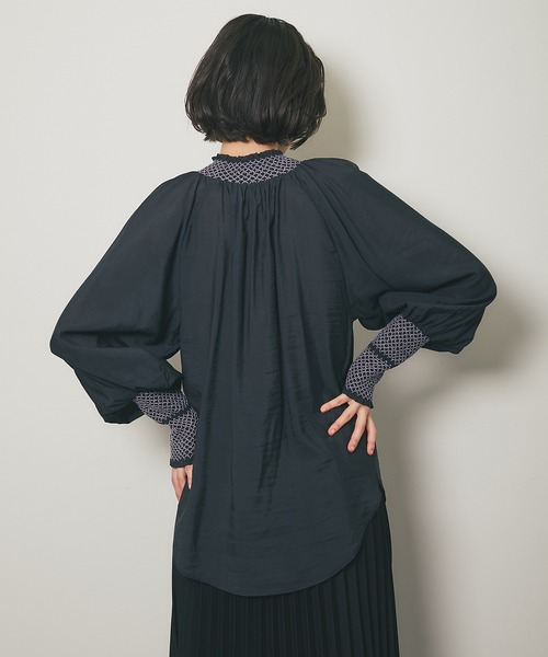 SMILE ORCHID(スマイルオーキッド)の「バルーンスリーブプリーツブラウス(シャツ/ブラウス・レディース・ブラック/スモークピンク・M)」の6枚目の写真