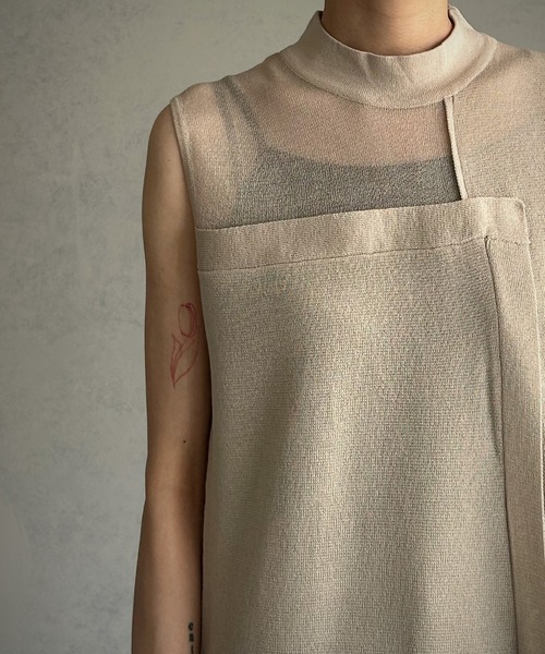 &g'aime（アンジェム）の「【&g’aime】アシンメトリーシアーロングニットチュニック（ニット/セーター・レディース・グレイッシュベージュ/ブラック/グリーン・FREE）」の13枚目の写真