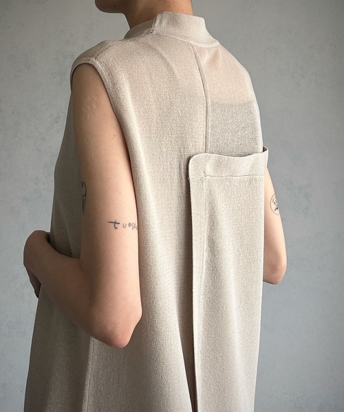 &g'aime（アンジェム）の「【&g’aime】アシンメトリーシアーロングニットチュニック（ニット/セーター・レディース・グレイッシュベージュ/ブラック/グリーン・FREE）」の15枚目の写真