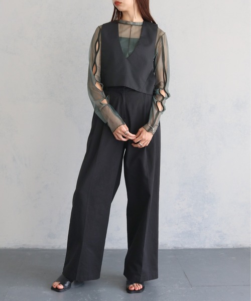 cheriella（シェリエラ）の「【cheriella】WEB限定カーブカットショートベスト WEB LIMITED CURVE CUT SHORT VEST（ベスト・レディース・ブラック/ベージュ・M）」の8枚目の写真