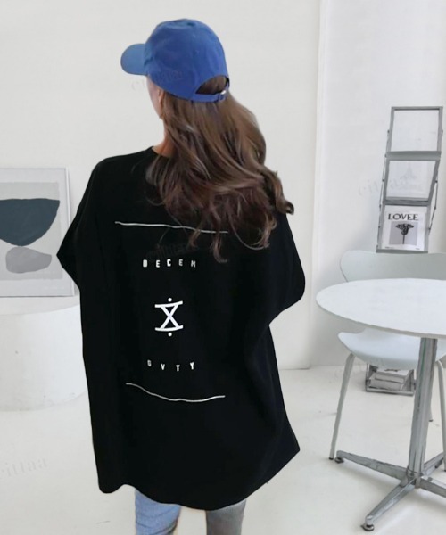 Dalfwin（ダールフィン）の「DECEMラベル配色ビッグ長袖Tシャツオーバーサイズ（Tシャツ/カットソー・レディース・ホワイト/ブラック・FREE）」の12枚目の写真