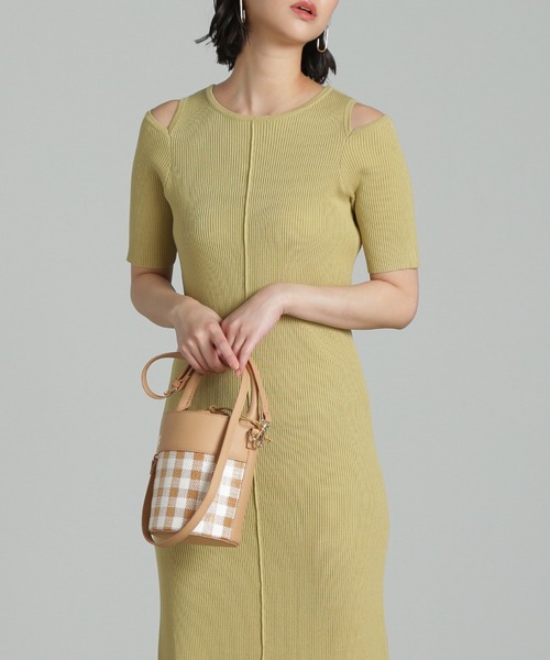 FREE'S MART（フリーズマート）の「◆肩スリット半袖リブニットワンピース（ワンピース・レディース・ブラック/ホワイト/イエロー・SMALL/MEDIUM）」の5枚目の写真