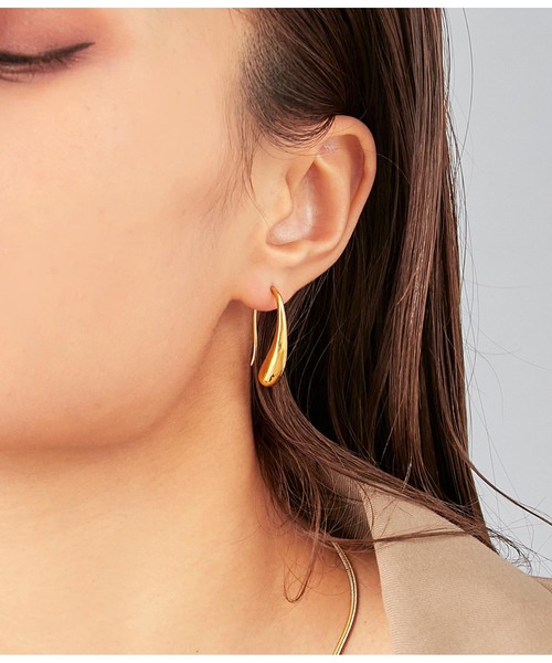 Settimissimo（セッティミッシモ）の「金属アレルギー対応サージカルステンレス316Lカーブドロップピアス（ピアス（両耳用）・レディース・シルバー/ゴールド・FREE）」の2枚目の写真