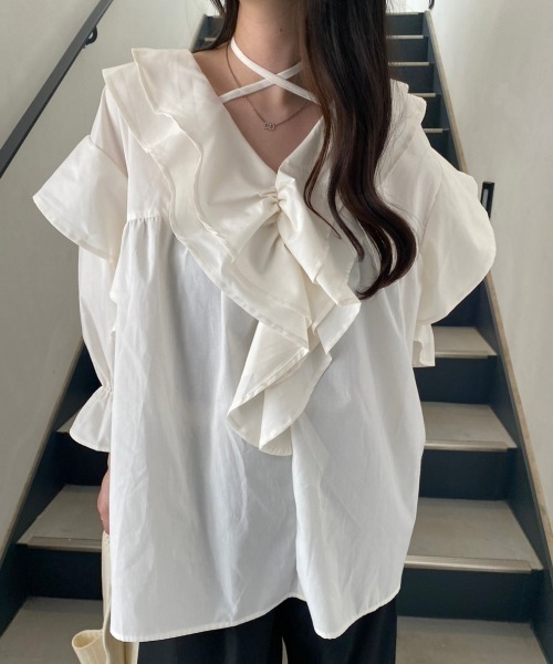 nemne store(ネンネストア)の「付け襟風ボリュームフリルブラウスチュニック(シャツ/ブラウス・レディース・アイボリー/ブルー/ブラック・フリー)」の7枚目の写真