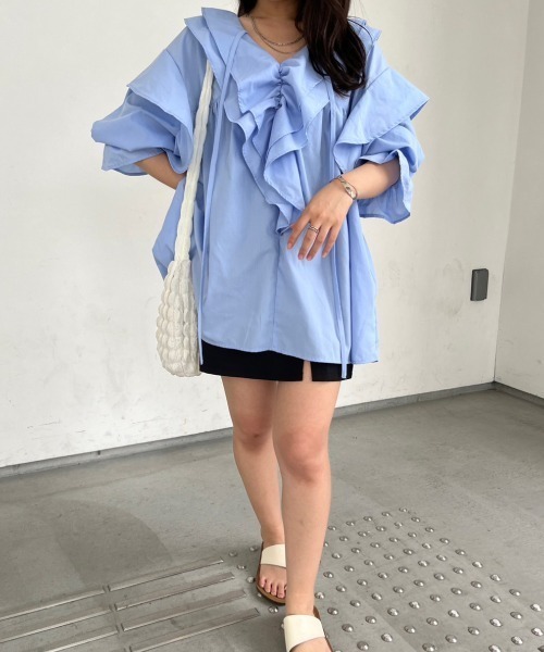 nemne store(ネンネストア)の「付け襟風ボリュームフリルブラウスチュニック(シャツ/ブラウス・レディース・アイボリー/ブルー/ブラック・フリー)」の6枚目の写真