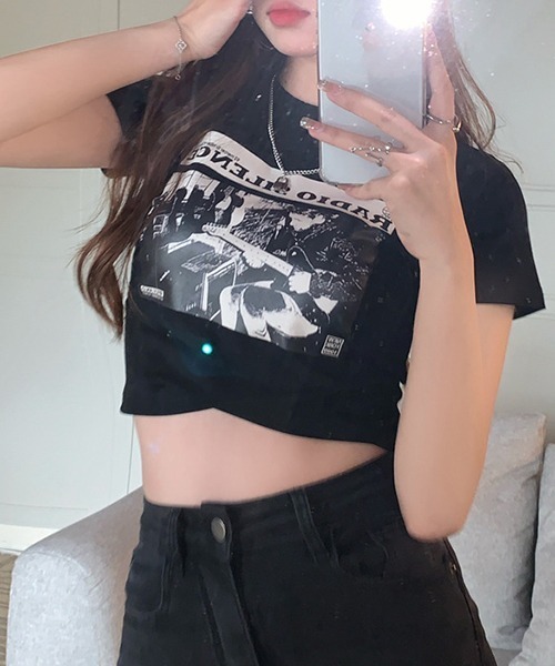 gossip!ロサンゼルス(ゴシップロサンゼルス)の「YUGA レトロプリント ショートトップス(Tシャツ/カットソー・レディース・ブラック/ホワイト・FREE)」の3枚目の写真