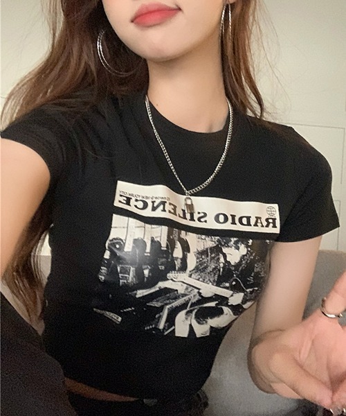 gossip!ロサンゼルス(ゴシップロサンゼルス)の「YUGA レトロプリント ショートトップス(Tシャツ/カットソー・レディース・ブラック/ホワイト・FREE)」の4枚目の写真