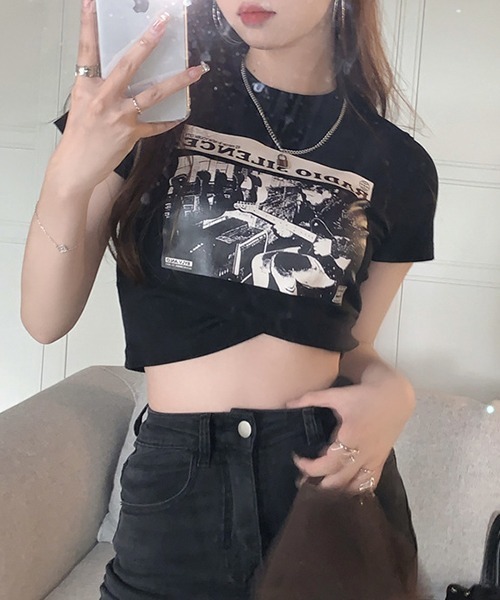 gossip!ロサンゼルス(ゴシップロサンゼルス)の「YUGA レトロプリント ショートトップス(Tシャツ/カットソー・レディース・ブラック/ホワイト・FREE)」の11枚目の写真