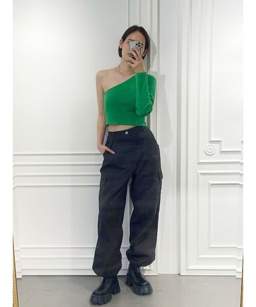EVRIS（エヴリス）の「ワンショルダークロップドトップス（Tシャツ/カットソー・レディース・グリーン/ホワイト/ブラック・FREE）」の15枚目の写真