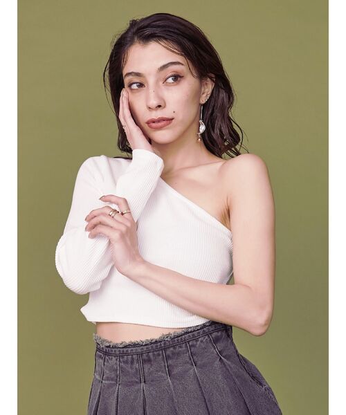 EVRIS（エヴリス）の「ワンショルダークロップドトップス（Tシャツ/カットソー・レディース・グリーン/ホワイト/ブラック・FREE）」の18枚目の写真