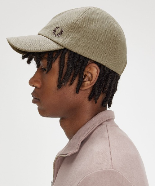 FRED PERRY（フレッドペリー）の「Pique Classic Cap／ピケキャップ（キャップ・メンズ・ブラック/カーキ/ブラウン/ネイビー/ホワイト/ネイビー系/アッシュグレー/ダークグリーン/ブルー/グリーン/ベージュ/マルーン/サックスブルー/ブルー系その他/ホワイト系その他/グリーン系その他/グレー/ネイビー系1/オートミール/ブラウン系その他/ホワイト系その他2/ライトオリーブ/ブラック系その他・ONE SIZE）」の6枚目の写真