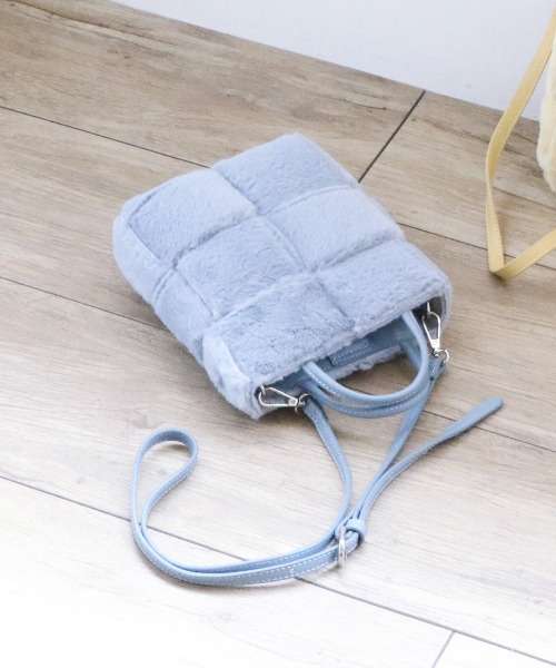 cache cache（カシュ カシュ）の「カシュカシュ cachecache / フェイクファーイントレチャートミニショルダー（ショルダーバッグ・レディース・ライトグレー/ブルー/イエロー/アイボリー/ベージュ系その他・FREE）」の5枚目の写真