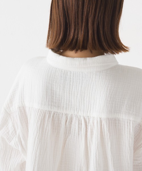 OMNES（オムネス）の「ダブルガーゼ丸襟長袖シャツ（シャツ/ブラウス・レディース・パープル/ブラック/グレー系その他/ホワイト/ブラック系その他/ブルー系その他/モカ/ネイビー系・FREE）」の10枚目の写真