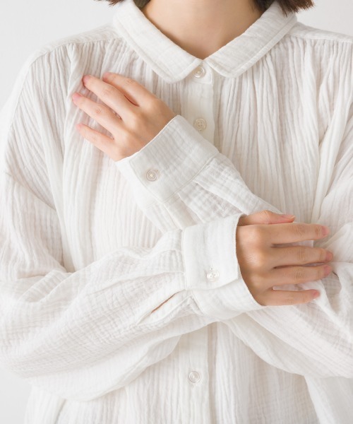 OMNES（オムネス）の「ダブルガーゼ丸襟長袖シャツ（シャツ/ブラウス・レディース・パープル/ブラック/グレー系その他/ホワイト/ブラック系その他/ブルー系その他/モカ/ネイビー系・FREE）」の11枚目の写真