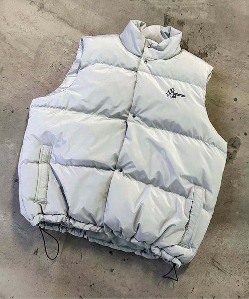 sedacle（セダクル）の「刺繍中綿ベスト（ベスト・メンズ・グレー/ブラック・LARGE/MEDIUM）」の2枚目の写真