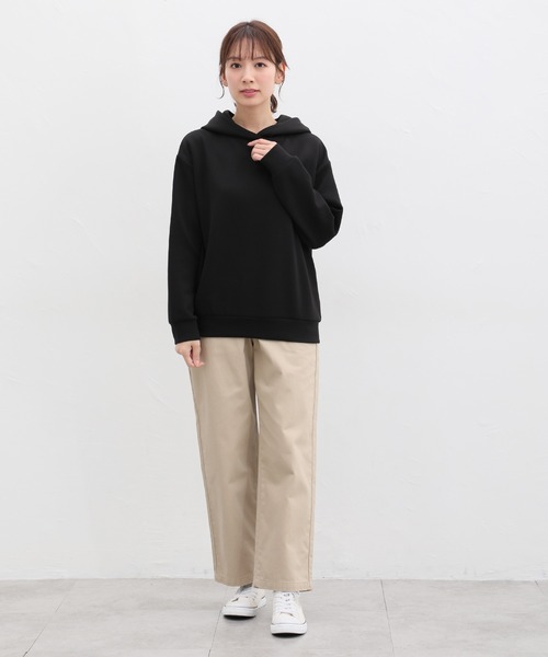 Honeys(ハニーズ)の「きれいめパーカー(パーカー・レディース・ミント/スミクロ/イエロー/グレイッシュベージュ/アイボリー/ブラック・M/3L/LL/L/S)」の9枚目の写真