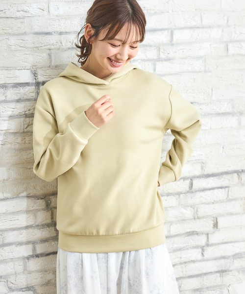 Honeys(ハニーズ)の「きれいめパーカー(パーカー・レディース・ミント/スミクロ/イエロー/グレイッシュベージュ/アイボリー/ブラック・M/3L/LL/L/S)」の14枚目の写真