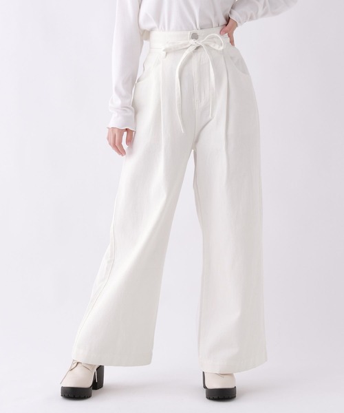 repipi armario（レピピ アルマリオ）の「ハイウエストリボンタックパンツ（デニムパンツ・キッズ・ホワイト/ライトブルー/グレー/ピンク・SMALL/LARGE/MEDIUM）」の2枚目の写真