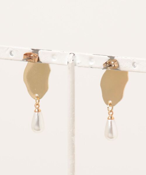 tone（トーン）の「【eto】original パールゆらゆらピアス(MA)（ピアス（両耳用）・レディース・カーキ/アイボリー/ベージュ・FREE）」の4枚目の写真