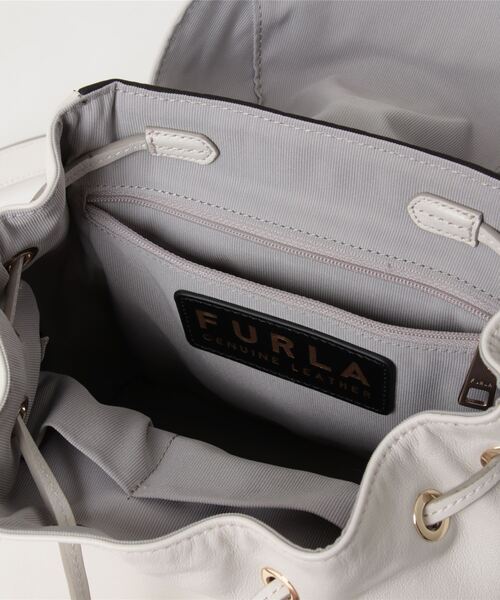 FURLA(フルラ)の「FURLA FLOW S BACKPACK(バックパック/リュック・レディース・ホワイト・ONE SIZE)」の4枚目の写真