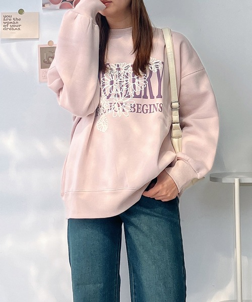 AS KNOW AS plus(アズノゥアズプラス)の「◎フラワー刺繍重ねロゴプリント スウェットプルオーバー【UNISEX ITEM】(スウェット・レディース・キナリ/オートミール/ネイビー/ホワイト系/レッド系/アイボリー系/ブラック系/スミクロ/サックスブルー系/ラベンダー/ライトピンク/ホワイト系1/ピンク系1/アイボリー系1/ブラック系1・FREE)」の17枚目の写真