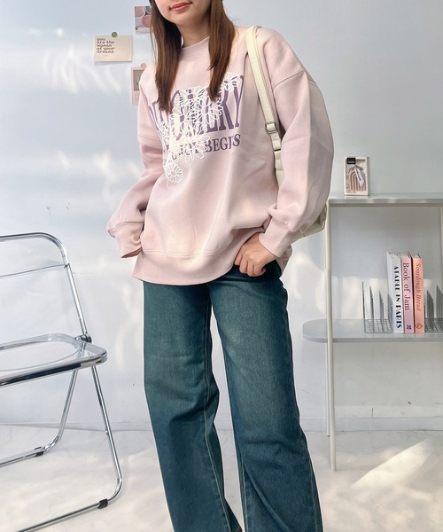 AS KNOW AS plus(アズノゥアズプラス)の「◎フラワー刺繍重ねロゴプリント スウェットプルオーバー【UNISEX ITEM】(スウェット・レディース・キナリ/オートミール/ネイビー/ホワイト系/レッド系/アイボリー系/ブラック系/スミクロ/サックスブルー系/ラベンダー/ライトピンク/ホワイト系1/ピンク系1/アイボリー系1/ブラック系1・FREE)」の18枚目の写真