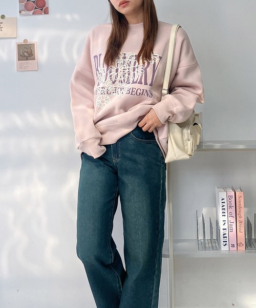 AS KNOW AS plus(アズノゥアズプラス)の「◎フラワー刺繍重ねロゴプリント スウェットプルオーバー【UNISEX ITEM】(スウェット・レディース・キナリ/オートミール/ネイビー/ホワイト系/レッド系/アイボリー系/ブラック系/スミクロ/サックスブルー系/ラベンダー/ライトピンク/ホワイト系1/ピンク系1/アイボリー系1/ブラック系1・FREE)」の19枚目の写真