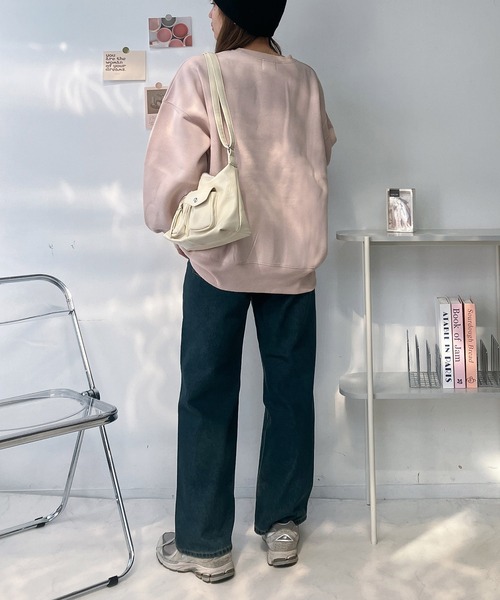 AS KNOW AS plus(アズノゥアズプラス)の「◎フラワー刺繍重ねロゴプリント スウェットプルオーバー【UNISEX ITEM】(スウェット・レディース・キナリ/オートミール/ネイビー/ホワイト系/レッド系/アイボリー系/ブラック系/スミクロ/サックスブルー系/ラベンダー/ライトピンク/ホワイト系1/ピンク系1/アイボリー系1/ブラック系1・FREE)」の21枚目の写真