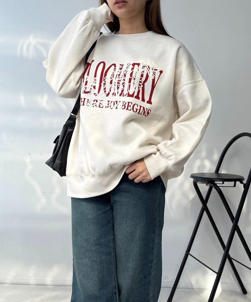 AS KNOW AS plus(アズノゥアズプラス)の「◎フラワー刺繍重ねロゴプリント スウェットプルオーバー【UNISEX ITEM】(スウェット・レディース・キナリ/オートミール/ネイビー/ホワイト系/レッド系/アイボリー系/ブラック系/スミクロ/サックスブルー系/ラベンダー/ライトピンク/ホワイト系1/ピンク系1/アイボリー系1/ブラック系1・FREE)」の22枚目の写真