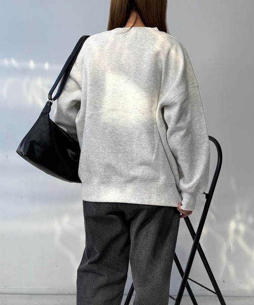 セール】◎フラワー刺繍重ねロゴプリント スウェットプルオーバー