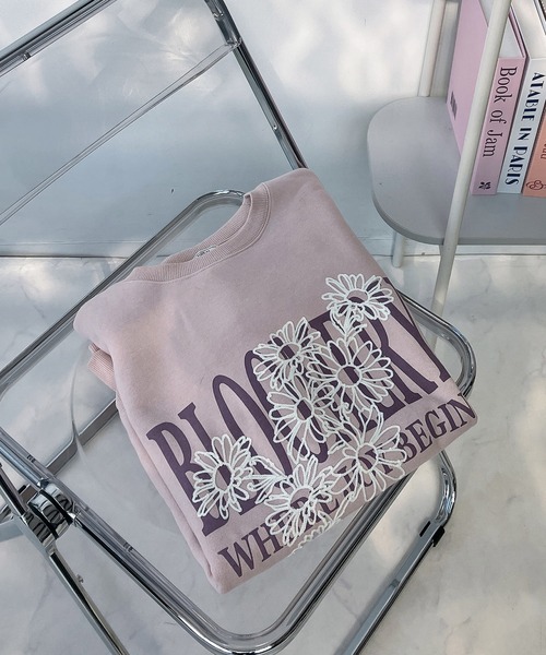 セール】◎フラワー刺繍重ねロゴプリント スウェットプルオーバー
