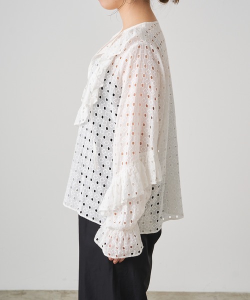 Omekashi（オメカシ）の「エンブロイダリーフリルブラウス（シャツ/ブラウス・レディース・オフホワイト/ブラック・FREE）」の14枚目の写真