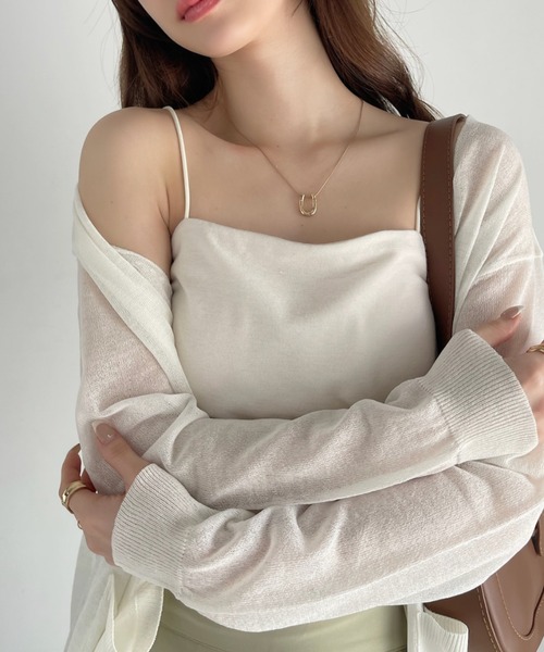 Ada.(エイダ)の「カップ付き バックオープン キャミソール(キャミソール・レディース・チャコール/ホワイト/ブラック/ライトベージュ・FREE)」の4枚目の写真