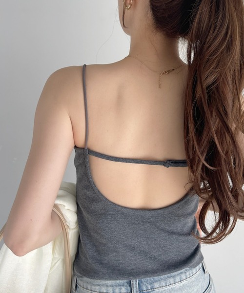 Ada.(エイダ)の「カップ付き バックオープン キャミソール(キャミソール・レディース・チャコール/ホワイト/ブラック/ライトベージュ・FREE)」の3枚目の写真