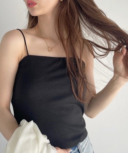 Ada.(エイダ)の「カップ付き バックオープン キャミソール(キャミソール・レディース・チャコール/ホワイト/ブラック/ライトベージュ・FREE)」の7枚目の写真