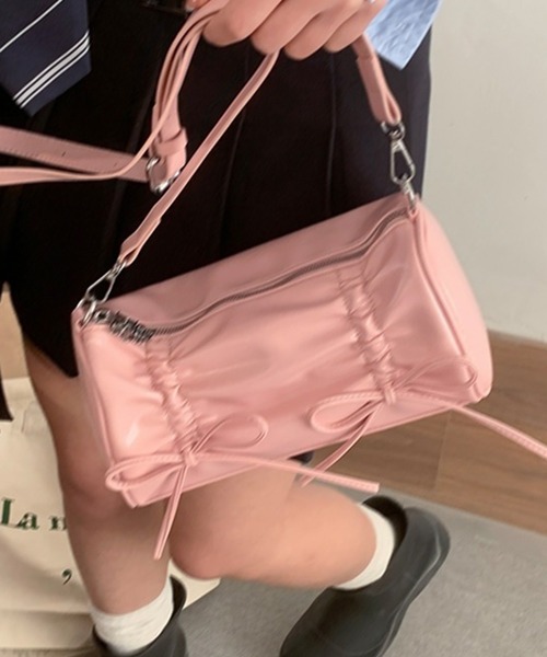 LYEON(リヨン)の「ダブルリボンシャーリングショルダーバッグ(ショルダーバッグ・レディース・シルバー/オフホワイト/ブラック/ピンク・FREE)」の4枚目の写真